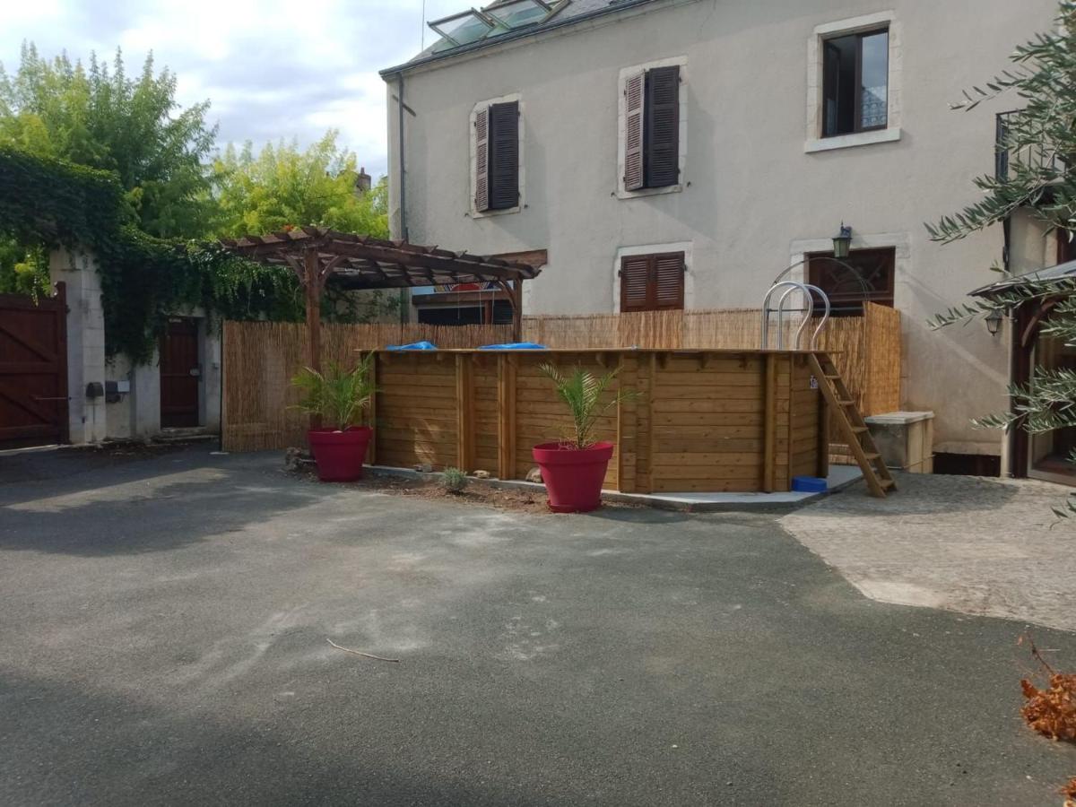 Grande maison familiale avec piscine privée et garage, centre de Saint-Gaultier - FR-1-591-369 - Housity