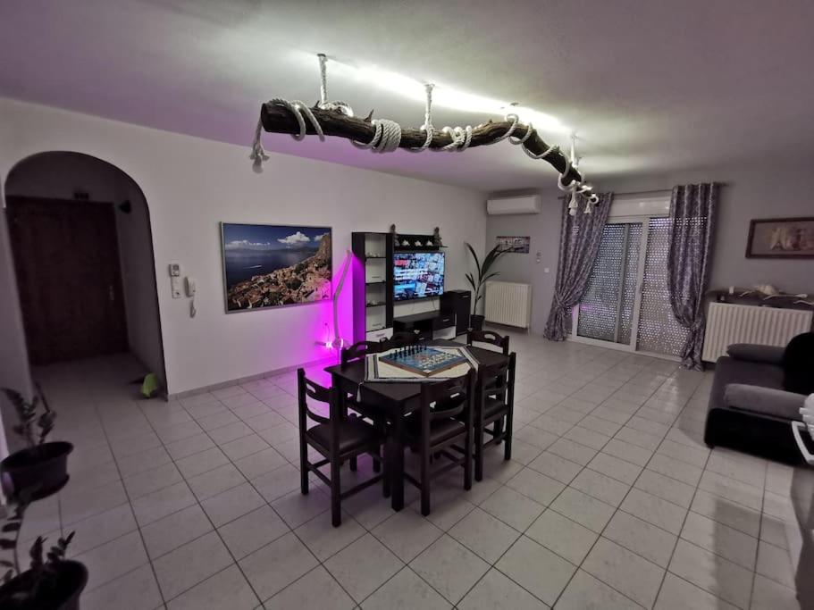 Elli's House - Housity