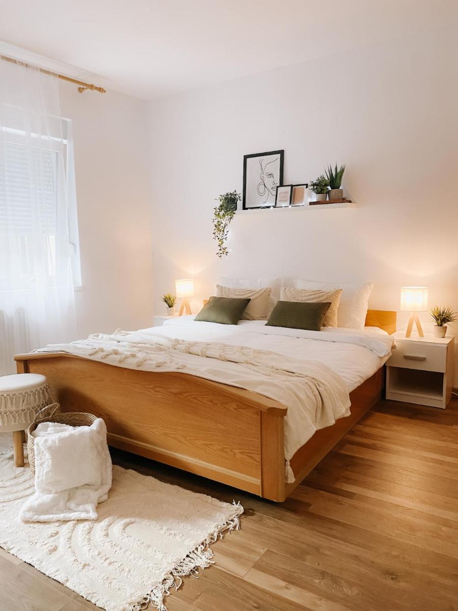 Cozy 2-Bedroom Boho-Themed Home - Housity