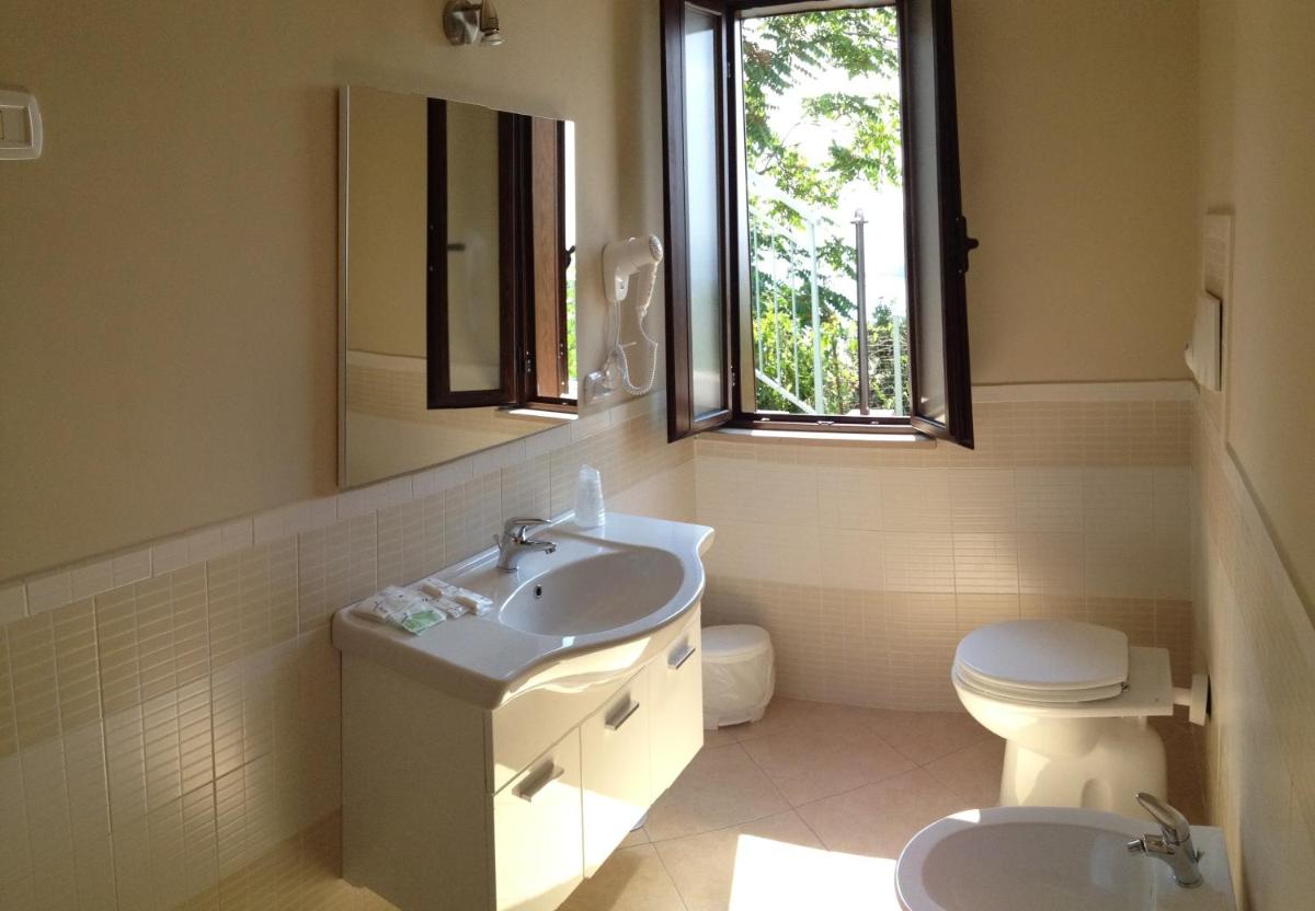 Hotel Normanni - Housity