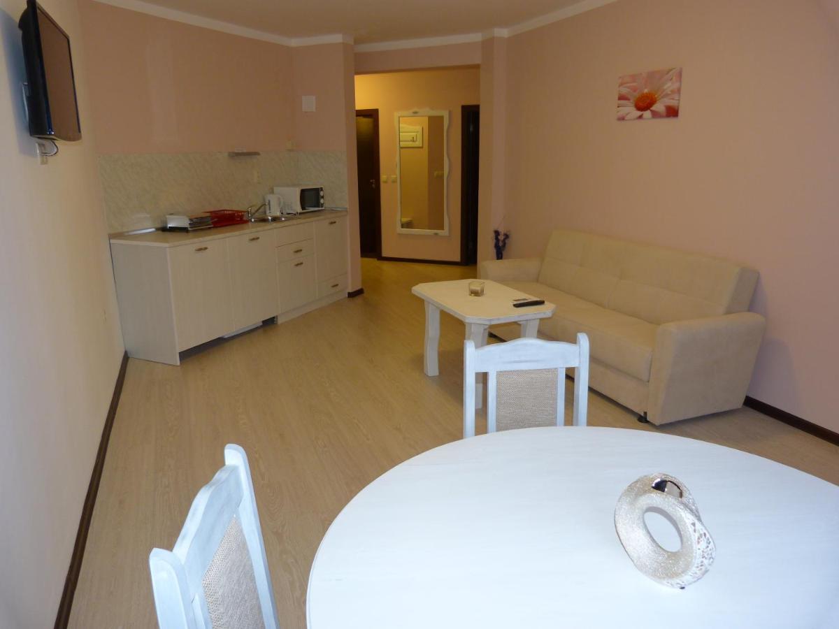 Toma's Residence - Front Beach - Housity