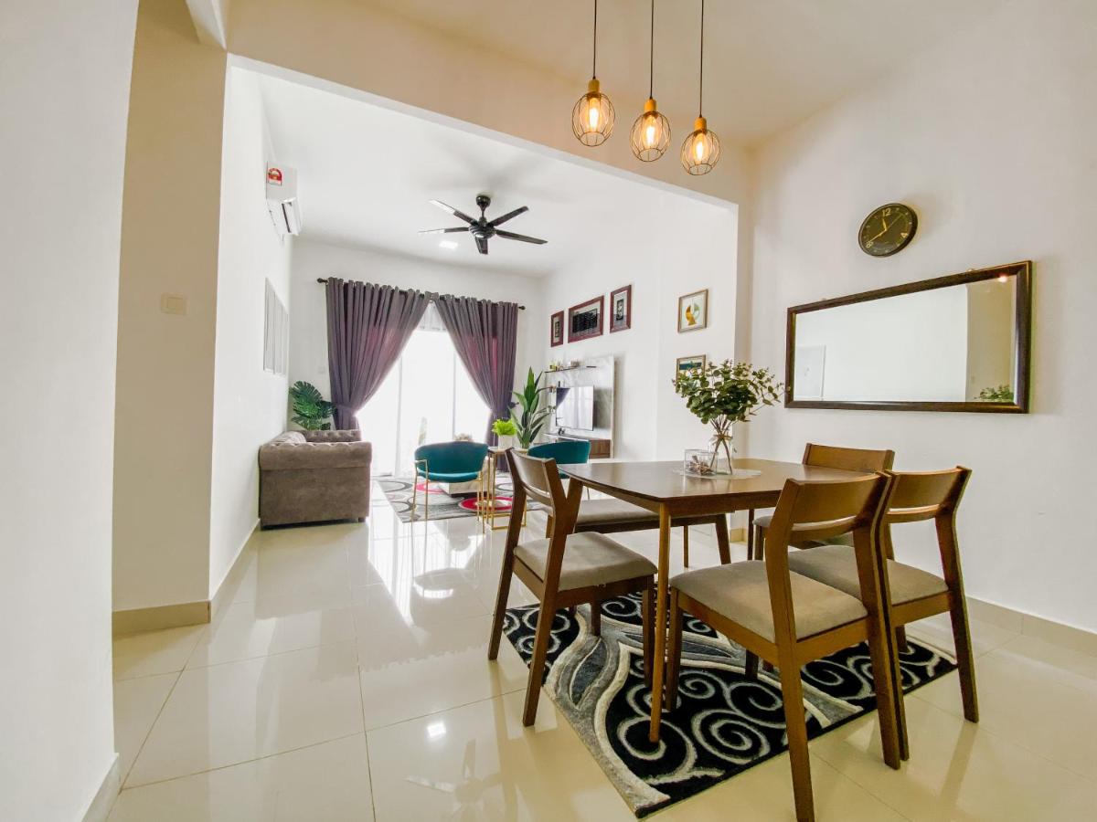 Tamu Place 3-Bedroom Serviced Apartment with Pool - Housity