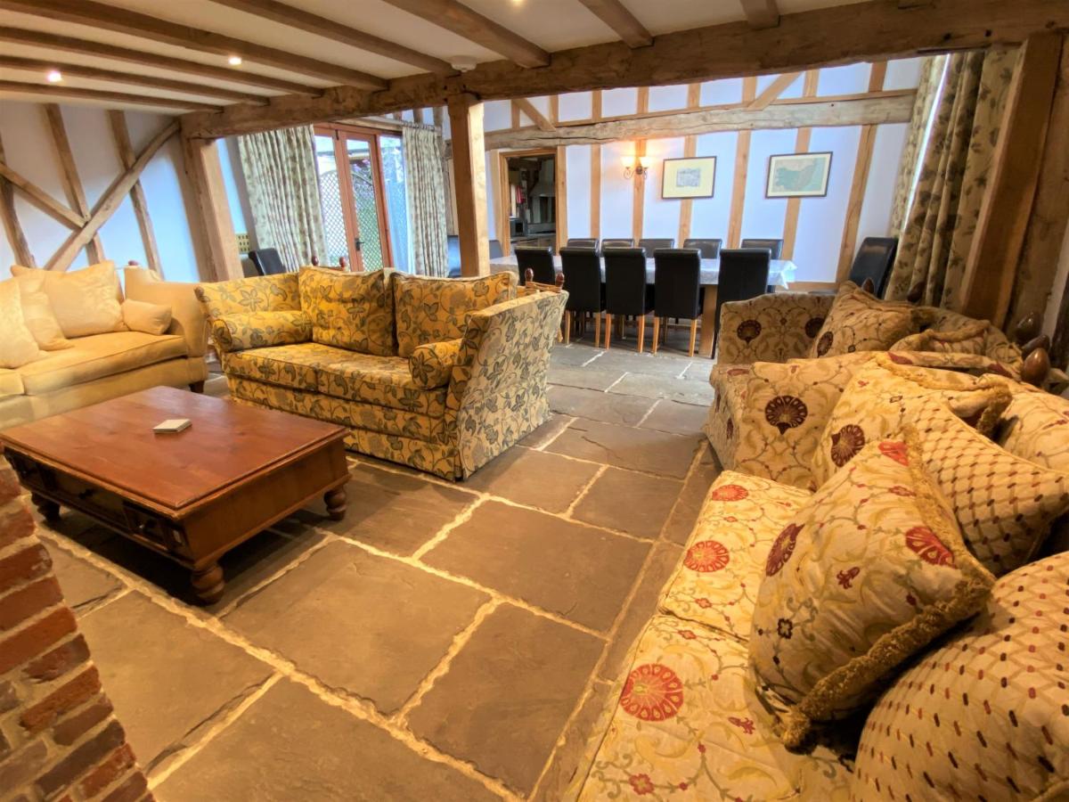 Brundish Suffolk Large 4-Bed Barn Stunning! - Housity