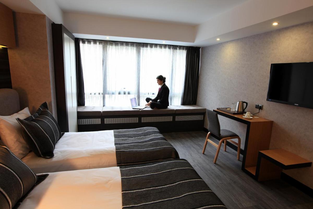 The Black Hotel - Housity