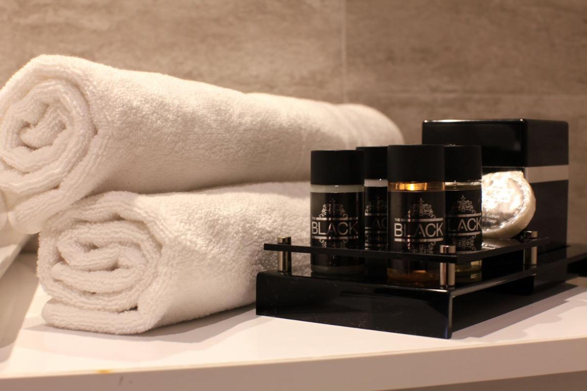 The Black Hotel - Housity