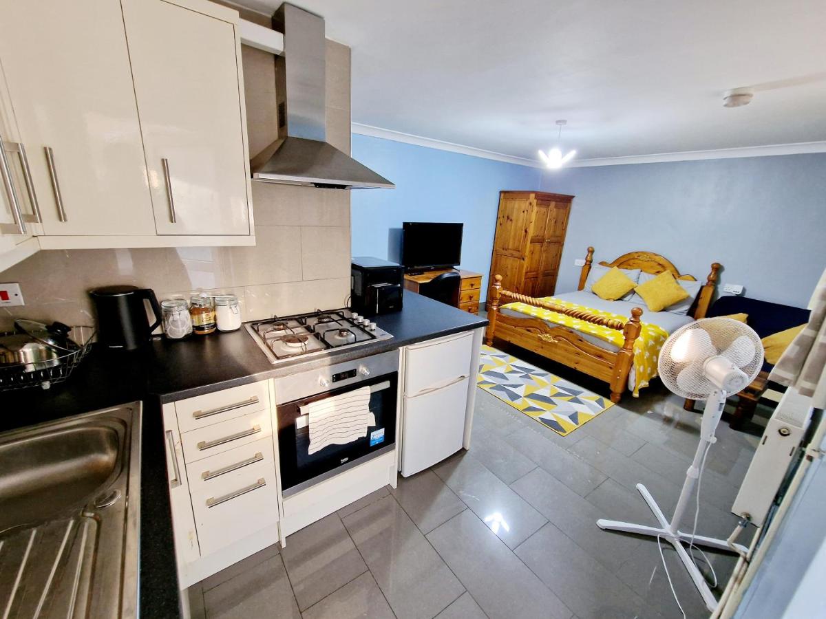 Studio next to Slough Station Tesco - Housity