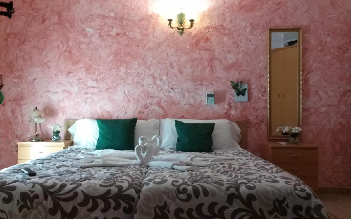 Hostal El Patio - Housity