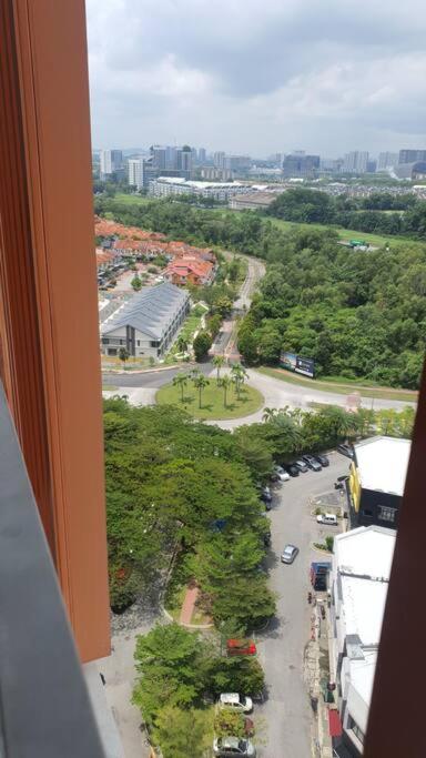 Suitetrails - Lovely studio condo with balcony & pool @ Suria Jelutong