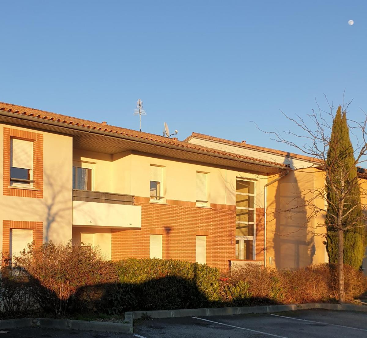 LE MONTI appartement proche MEETT, Aéroport Blagnac, Airbus, Golf international de Seilh - Housity