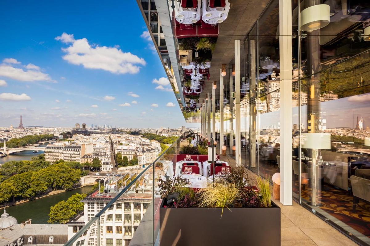 Vue générale sur Paris ou vue de la ville depuis l'hôtel
