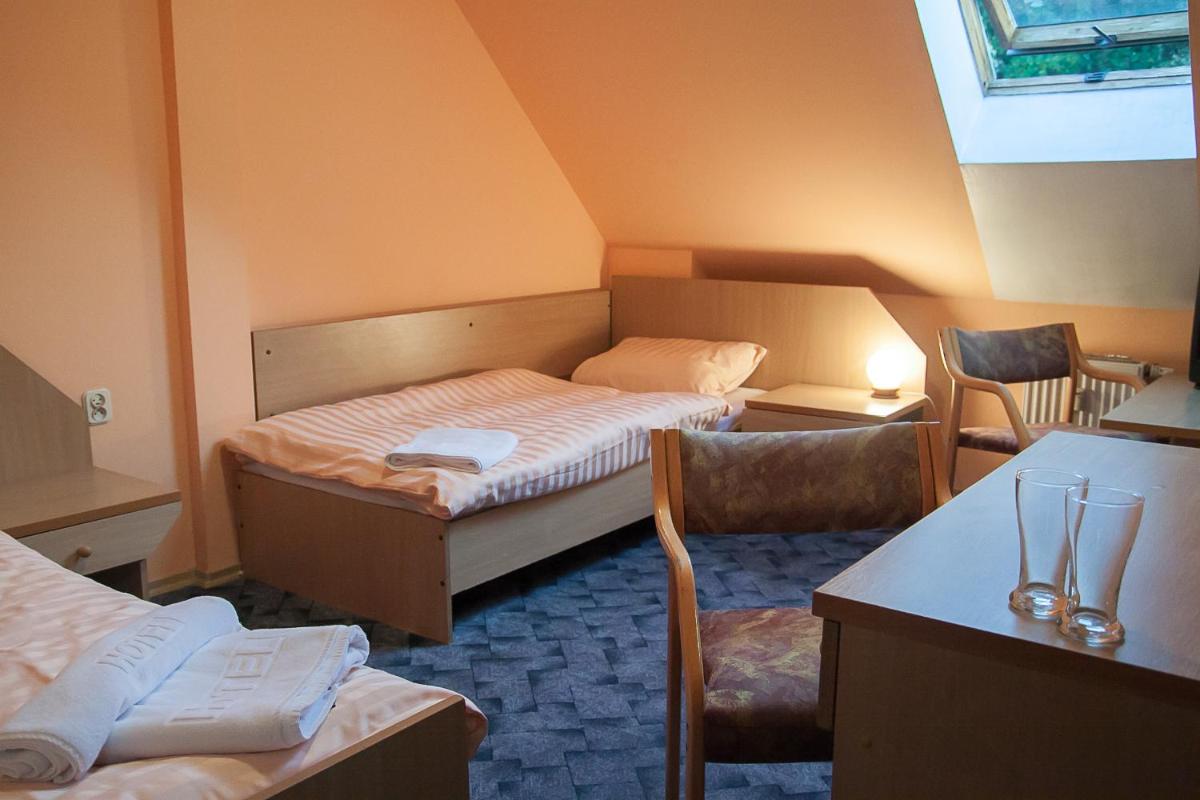 Hotel Aeroplan - Housity