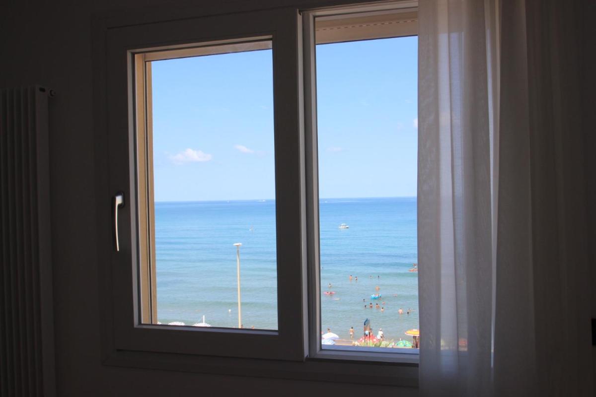 B&B Le Suites di Costanza - Housity