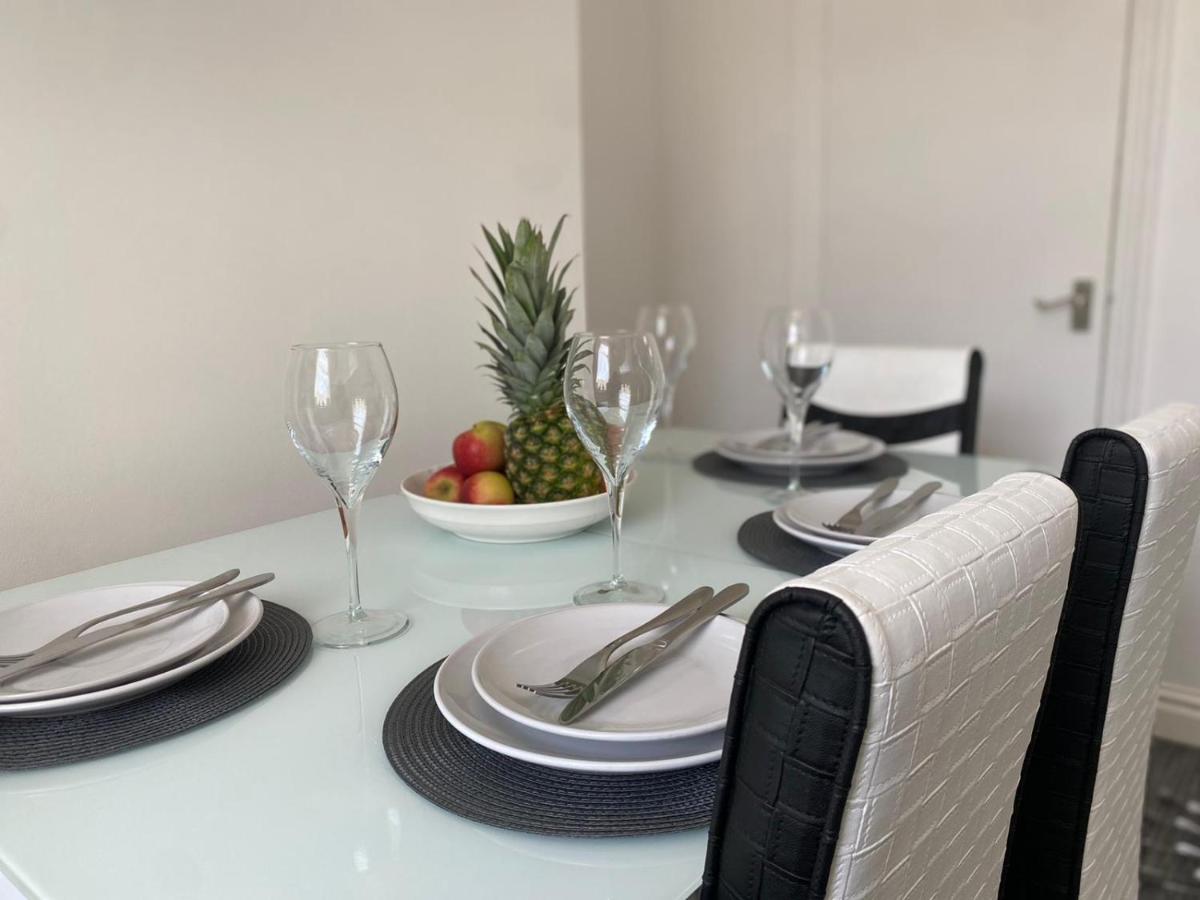 Cosy Cheerful 2 Bedrooms Near Piccadilly, Etihad Stadium Sleeps up to 5 - Housity