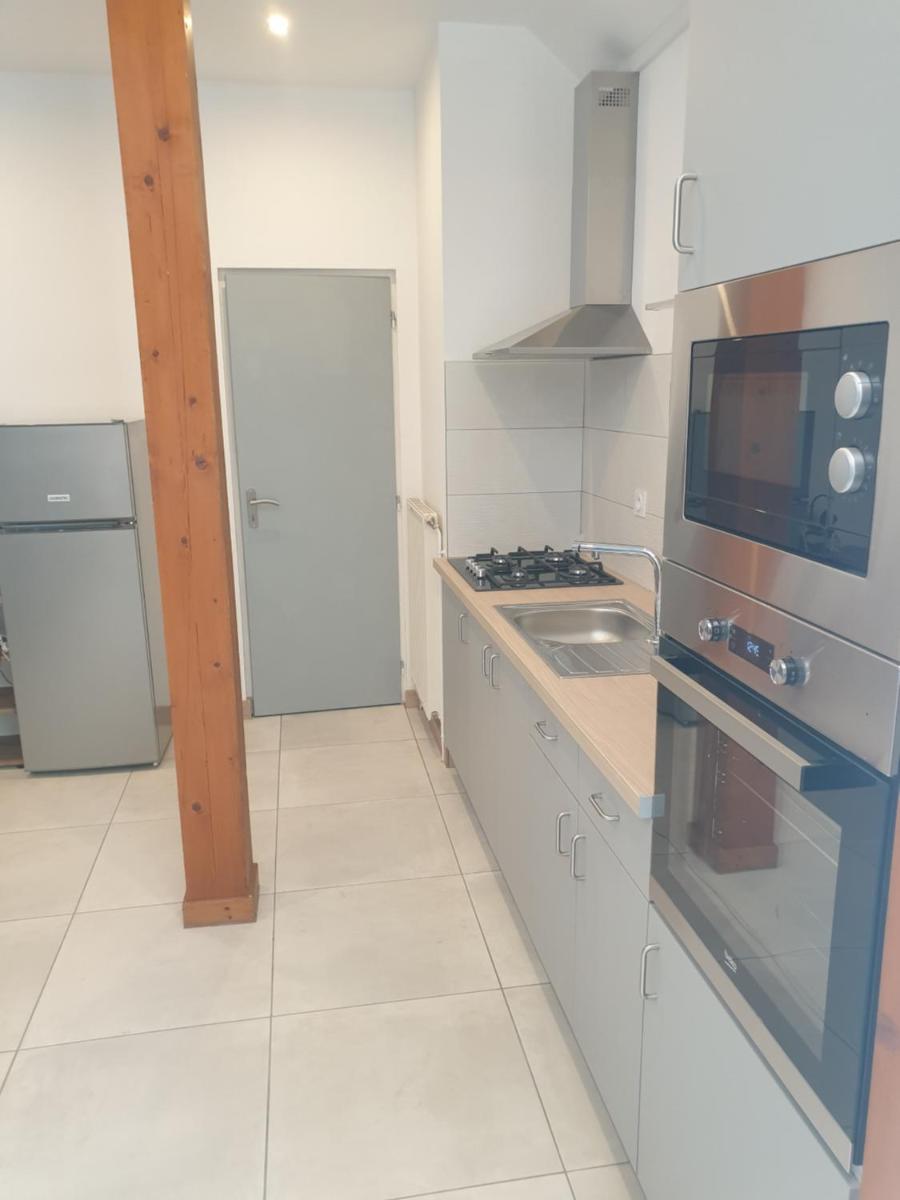 Charmante maison mitoyenne sur 2 niveaux - Housity