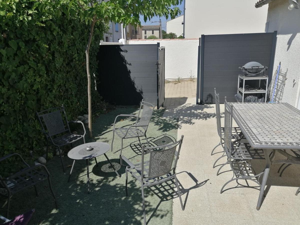Petite maison et son jardinet en Village. - Housity