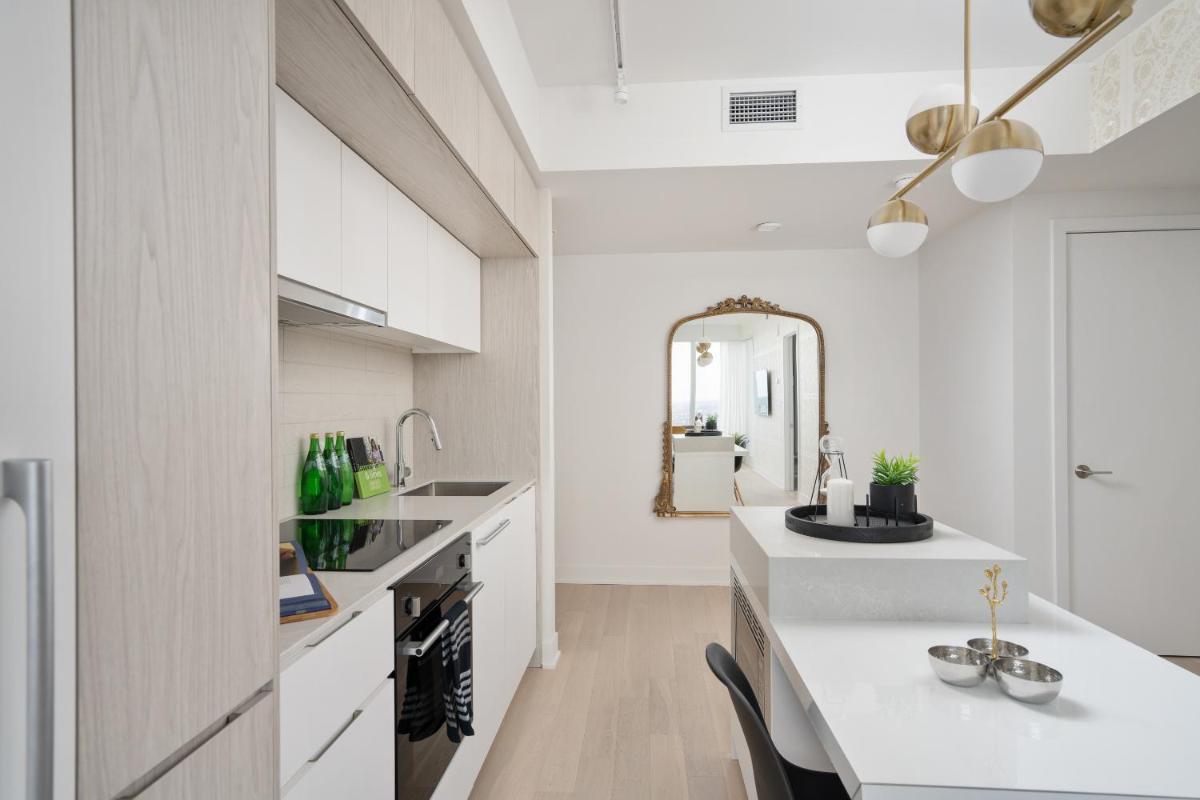 Suitetrails - Designer Estate - Downtown Montreal