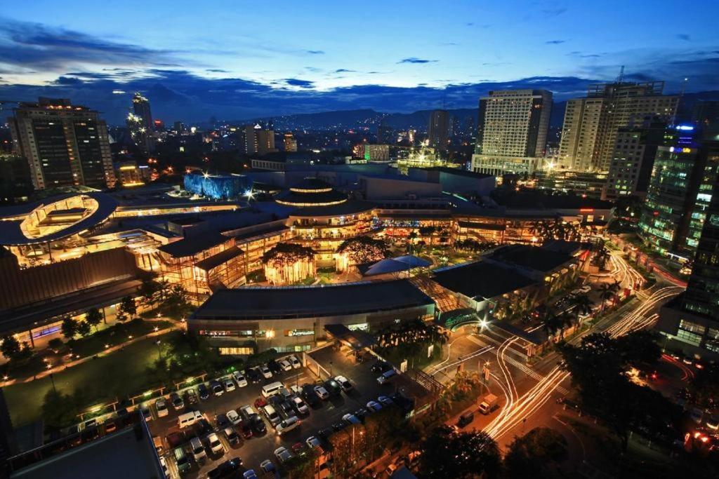 Mabolo garden flat a5 Rooftop Pool Shortwalk to Ayala Mall - Housity