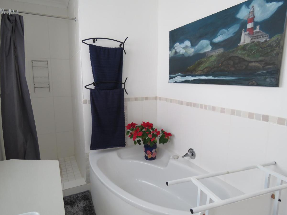 L Agulhas,Main @ 51 - Housity