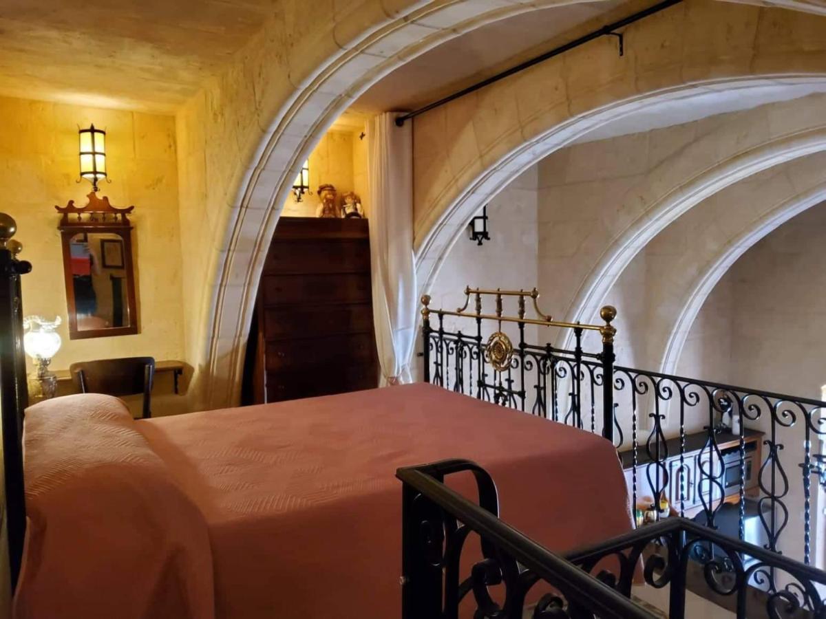 Cozy Corner House in Valletta - Authentic! - Housity