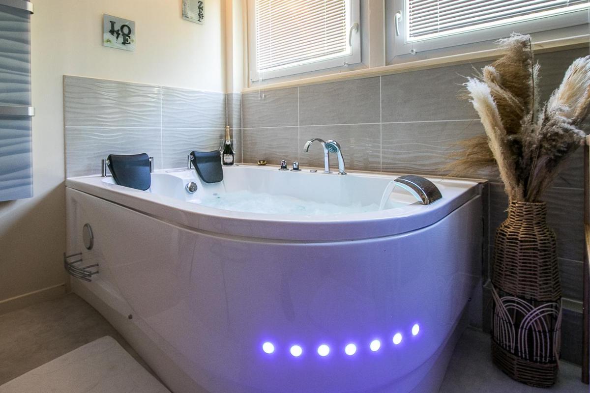 Le Boudoir de Fanny - Sauna/Balnéo/ciné/Hamacs - Housity