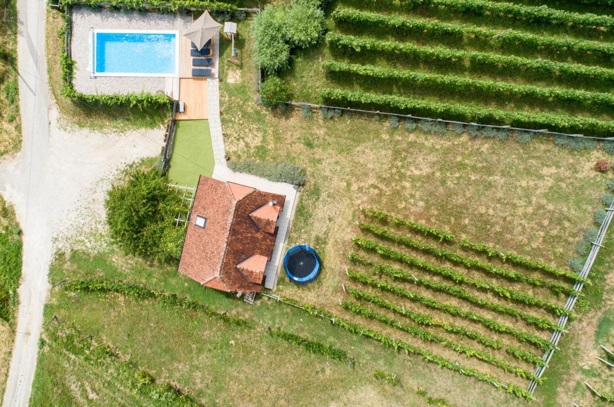 Greta Rest House - Housity