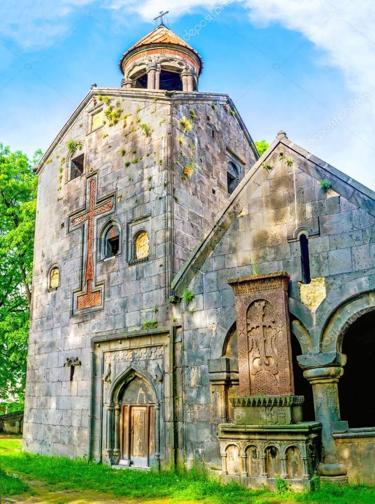 Pottery House Sanahin - Housity
