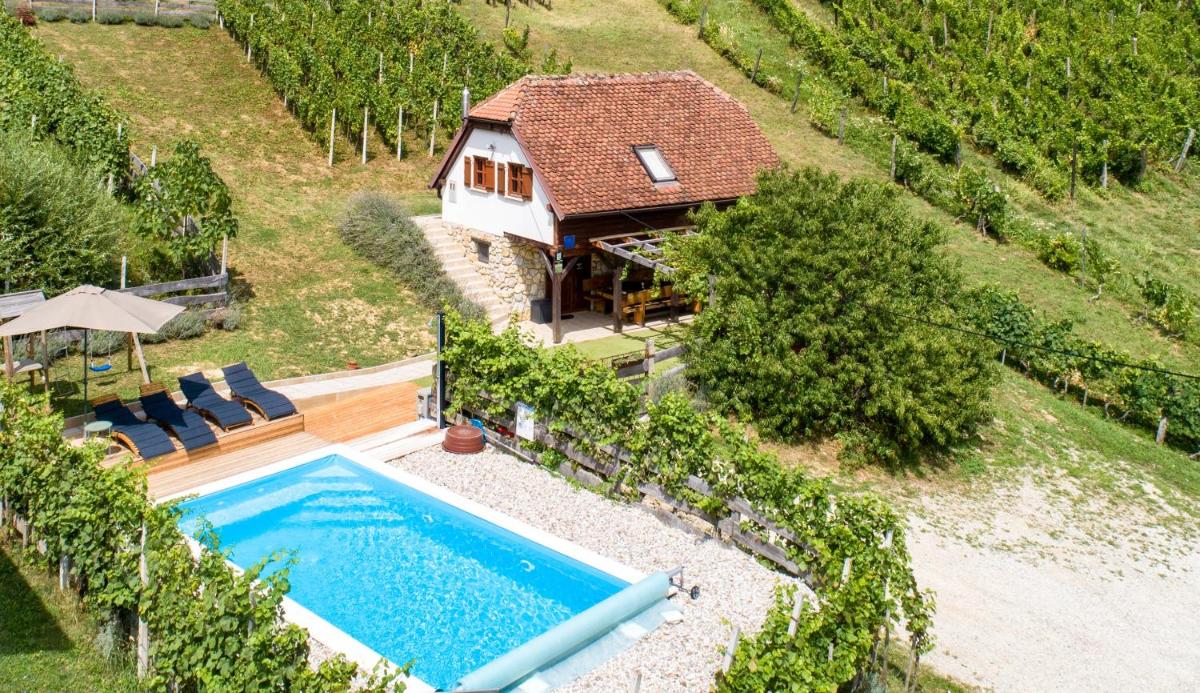 Greta Rest House - Housity