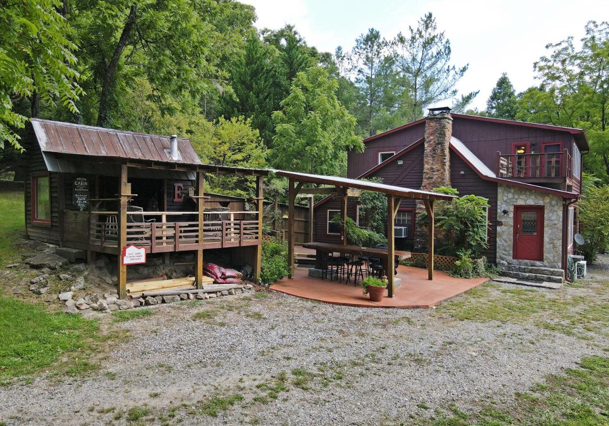 Rustic Meadow - Lake, mountain view, fishing, canoes, pet friendly - Housity