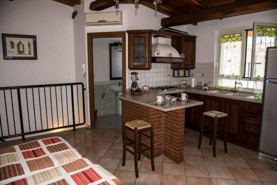 Rustica mansarda con terrazzo in centro - Hizvo