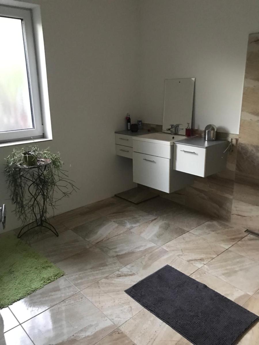 Izba v čarovnom dome - Housity