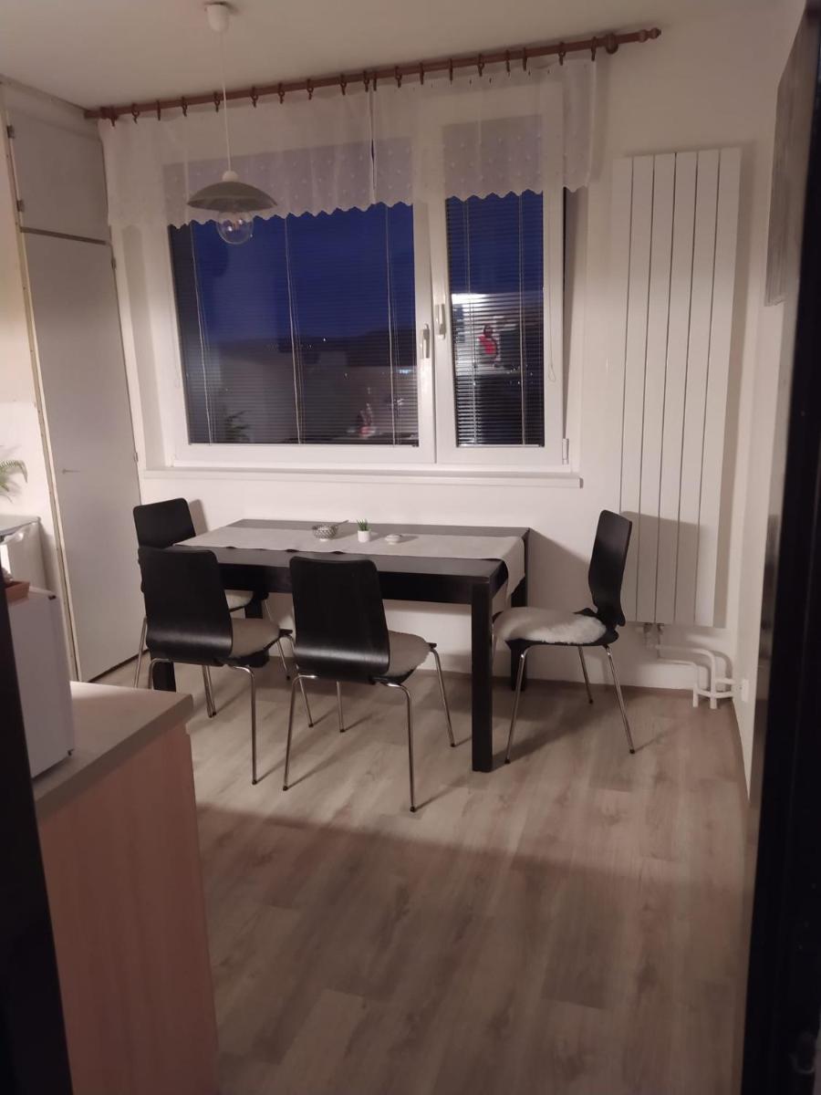 Byt pro dva - Housity