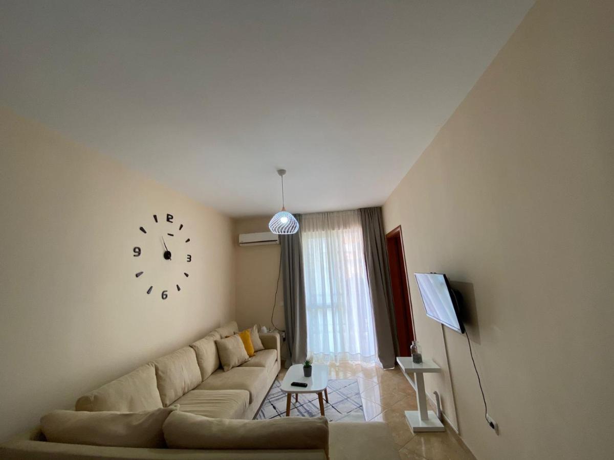Chlo apartment 2 Tirana - Housity