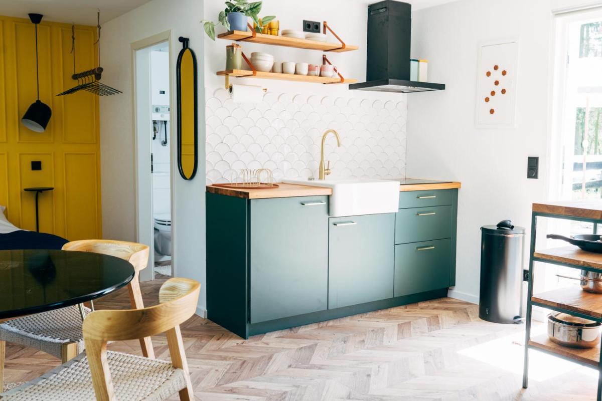 Wunderschönes Chalet mit Gästehaus in der Natur mit Fass-Sauna - Housity