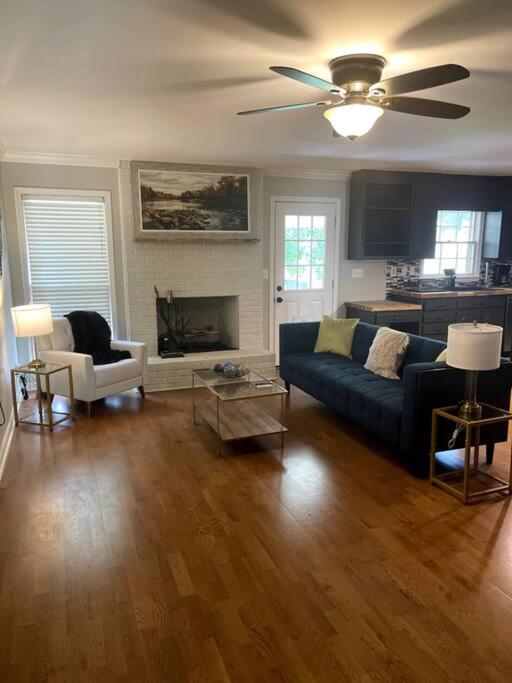 Suitetrails - Cozy & spacious 4 bed home with indoor fire place