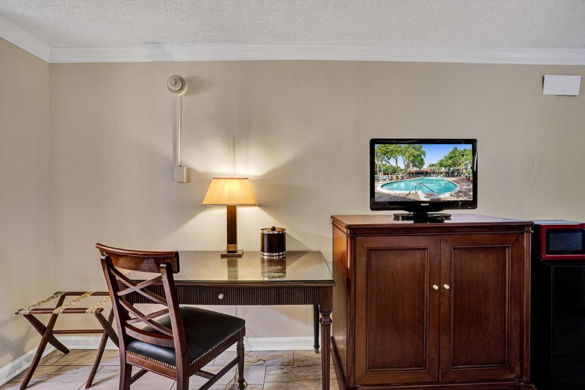 Fort Lauderdale Grand Hotel - Housity