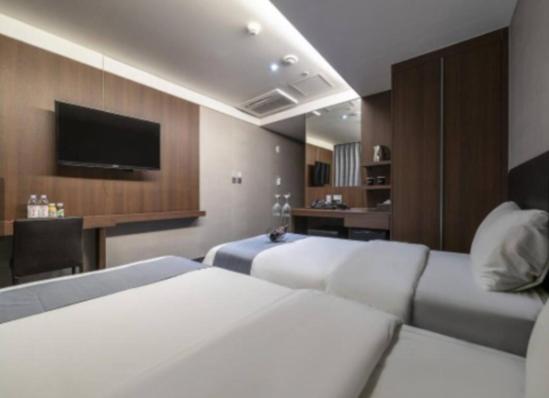 Grand Palace Hotel - Housity