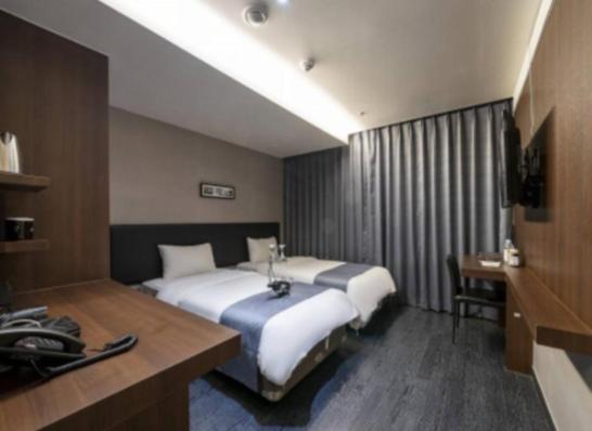 Suitetrails - Grand Palace Hotel
