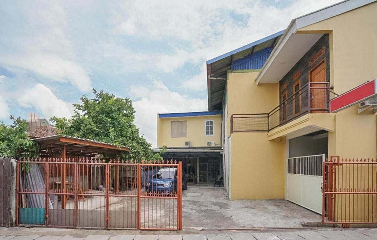 RedDoorz Syariah near Suramadu - Housity