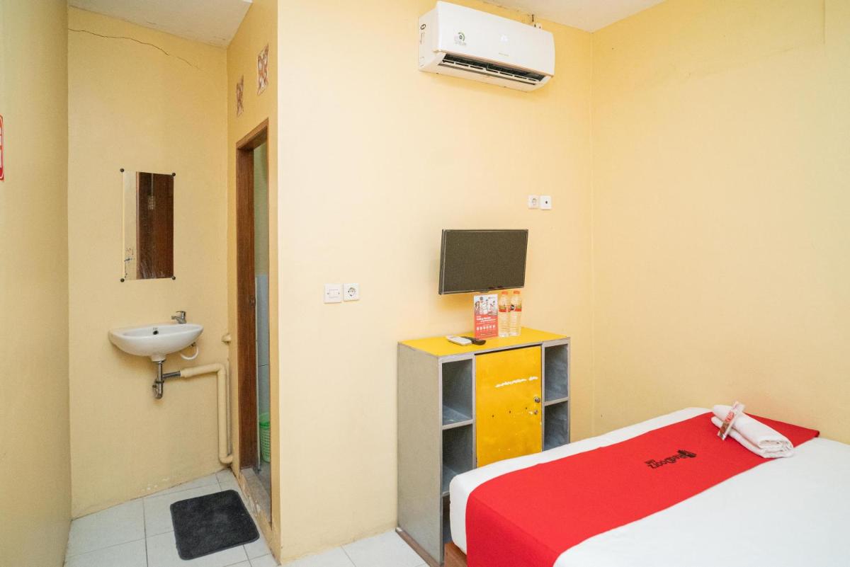 RedDoorz Syariah near Suramadu - Housity