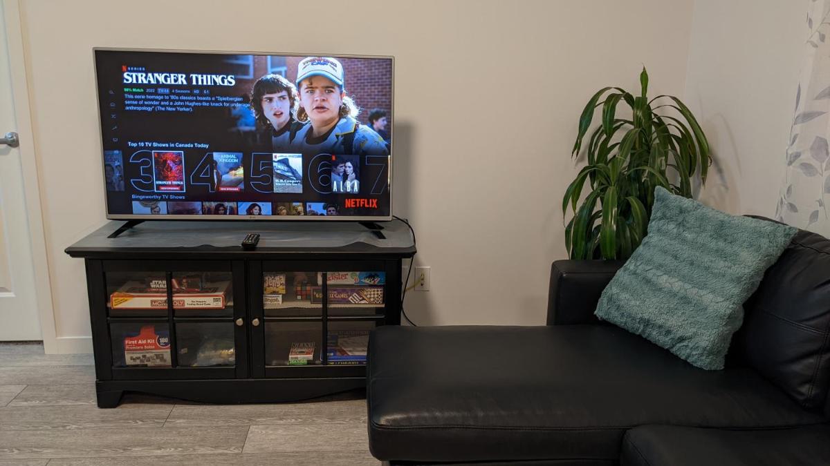 Livingston Howse Haven - A simple & cozy private two-bedroom basement suite with free parking - Housity