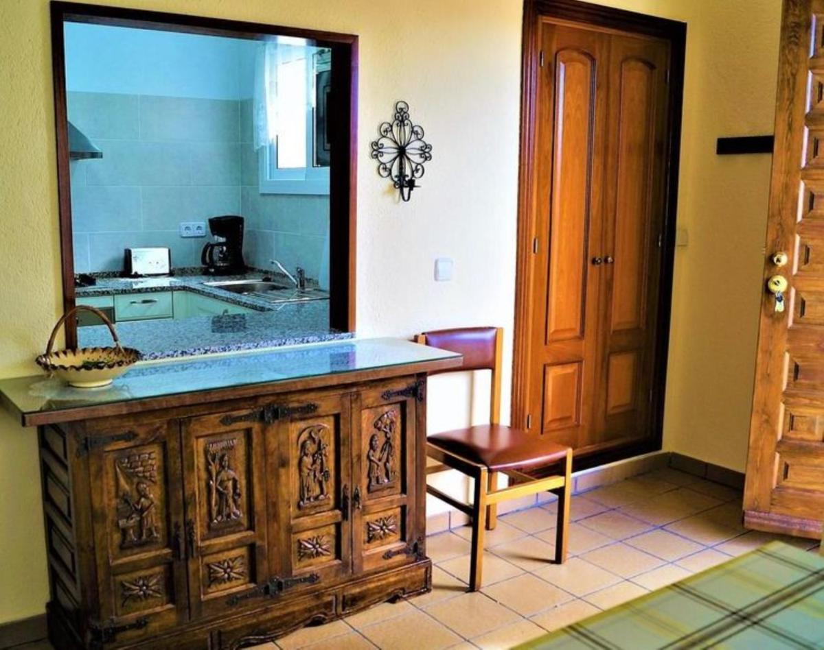 House - 3 Bedrooms with Pool, WiFi and Sea views young people group not allowed - 07062 - Housity