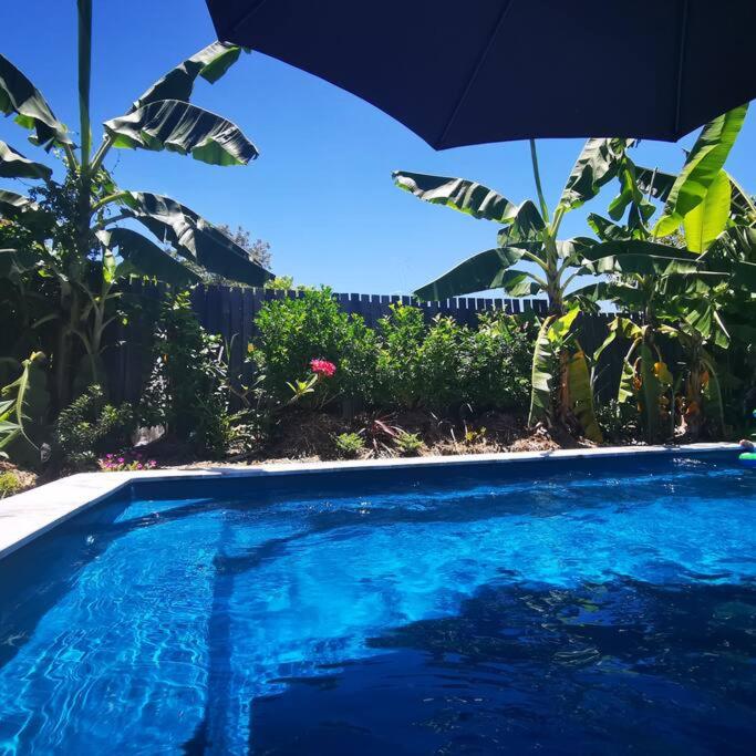 OXLEY Mineral Pool & Private Home suburbanSTAY - Housity