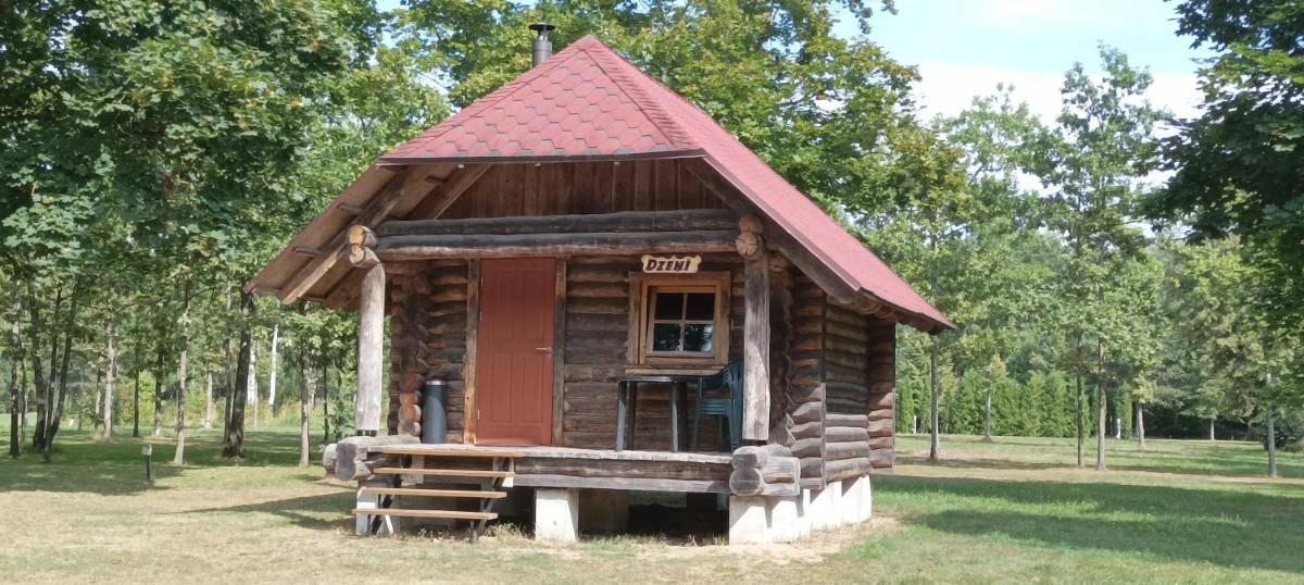 Kempings Sniedzes - Housity