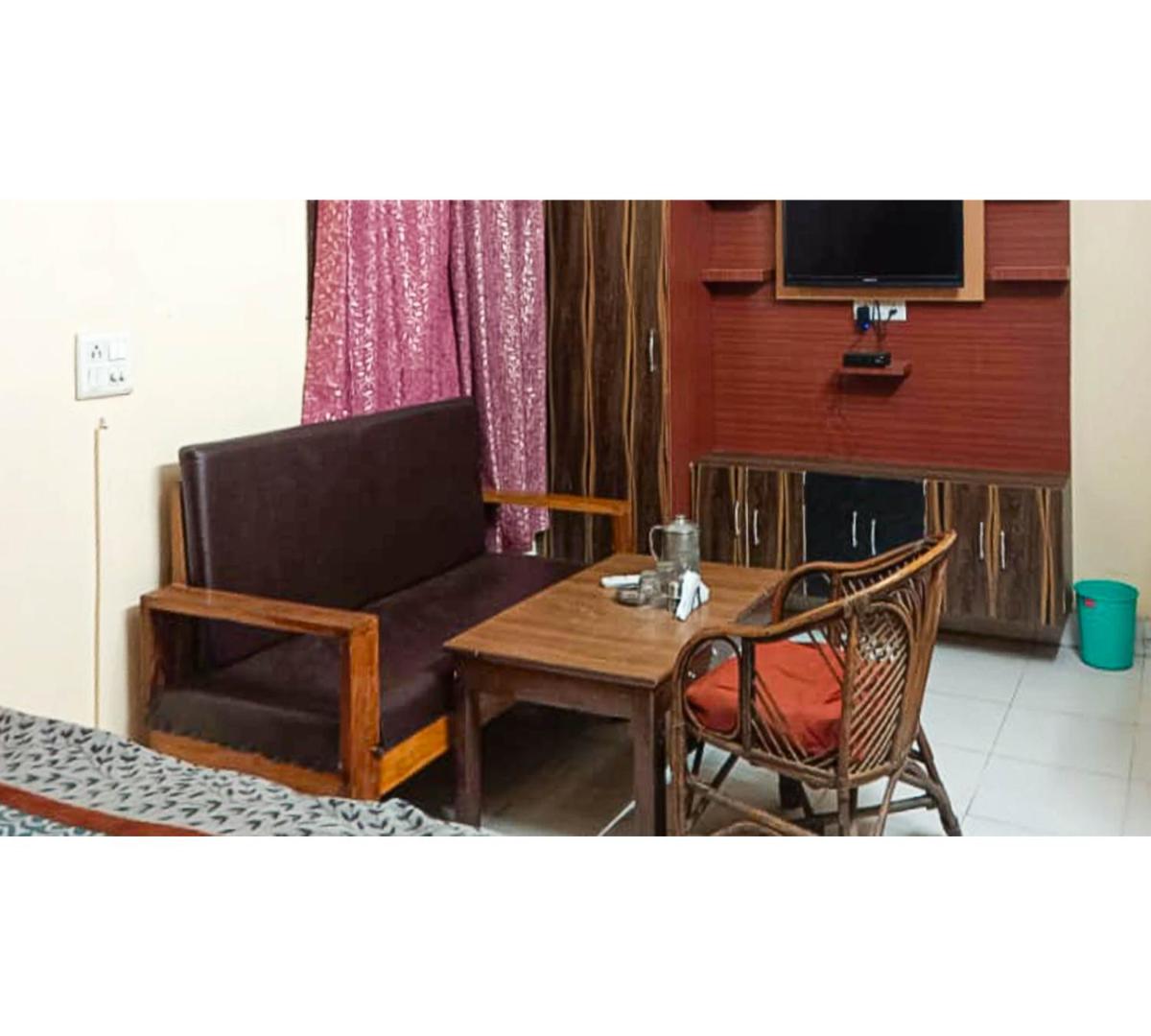 Hotel R & G Inn By WB Inn - Housity