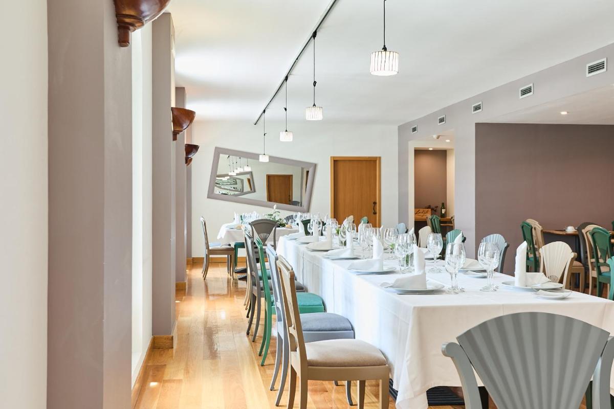 Un restaurante o sitio para comer en Hotel Silken Villa de Laguardia