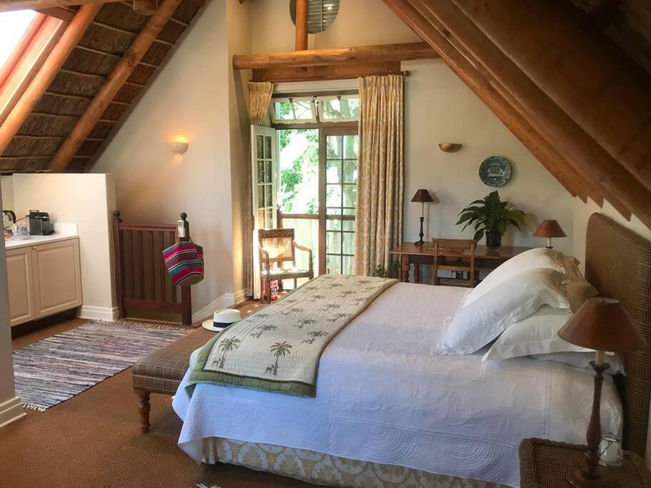 Shades of Africa Guesthouse - The Studio - Hizvo