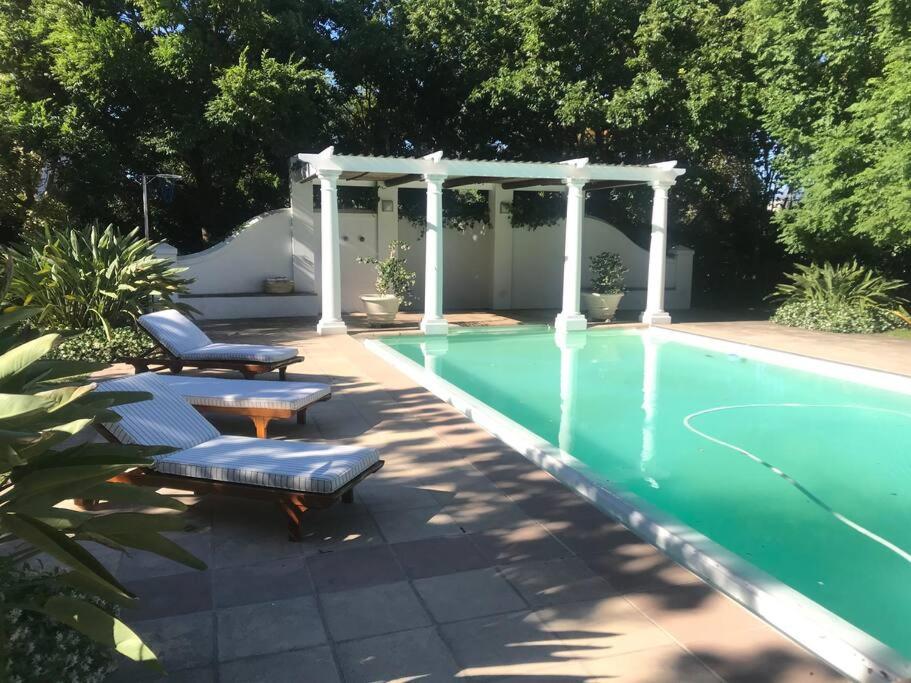 Shades of Africa Guesthouse - The Studio - Hizvo