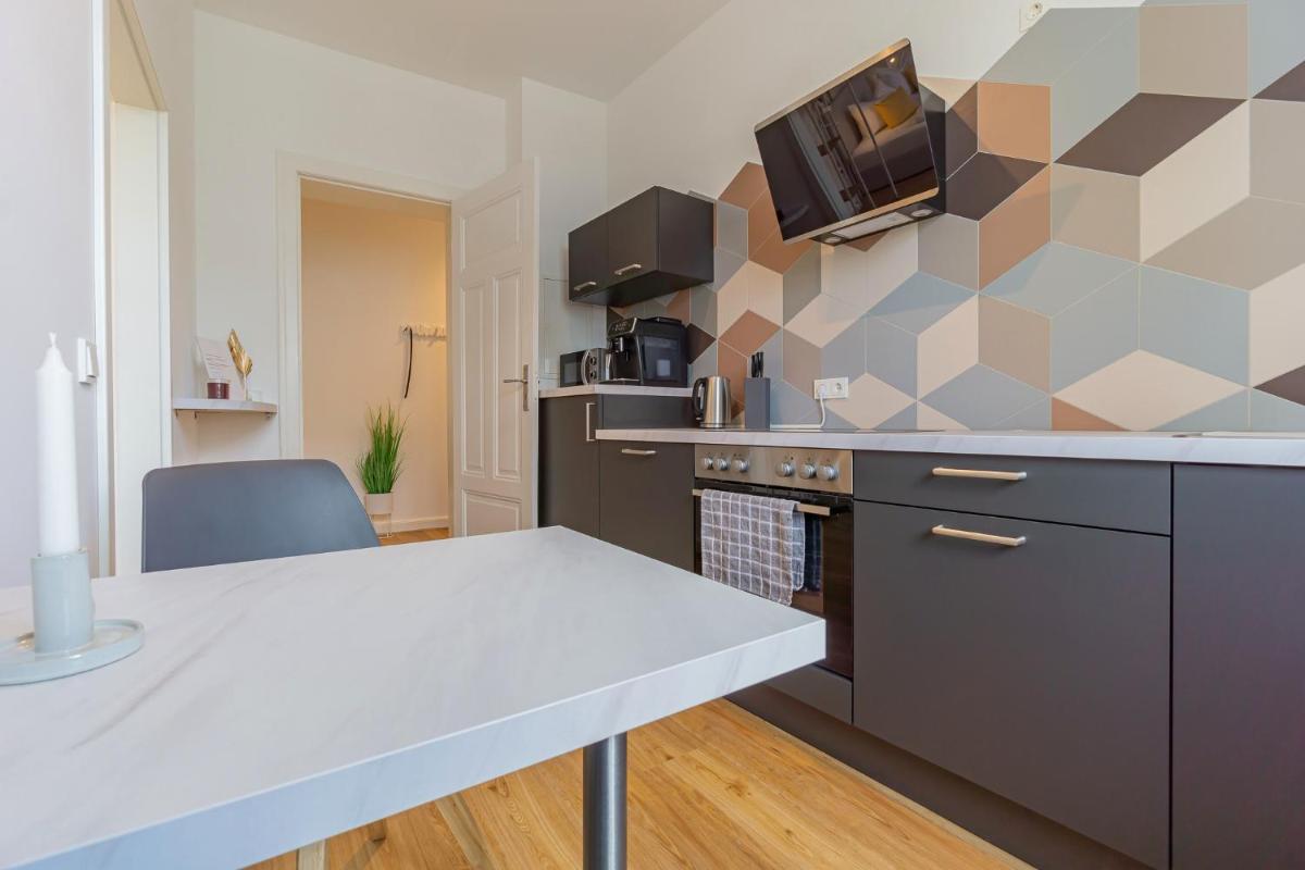 modernes Apartment - zentral, ruhig, Wlan, Netflix, Küche, Schreibtisch, Parkplatz, Waschtrockner - Housity