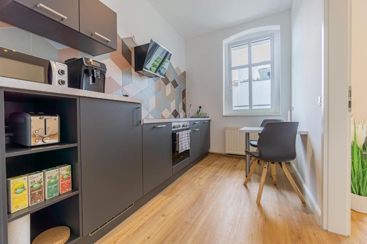 modernes Apartment - zentral, ruhig, Wlan, Netflix, Küche, Schreibtisch, Parkplatz, Waschtrockner - Housity