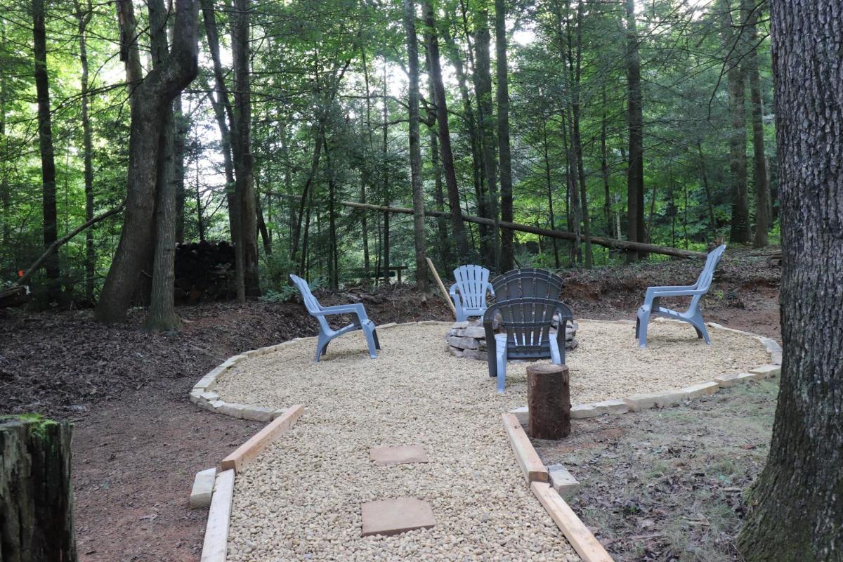 Cute Log Cabin for family retreat in Blue Ridge - Housity